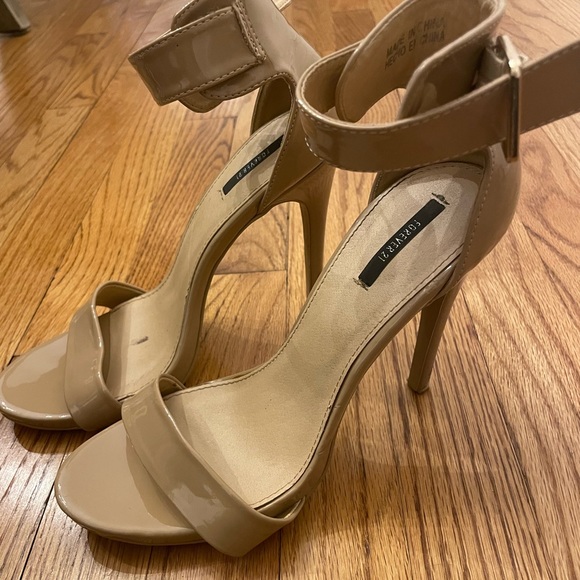 Forever 21 beige heel, size 9 - Picture 2 of 3